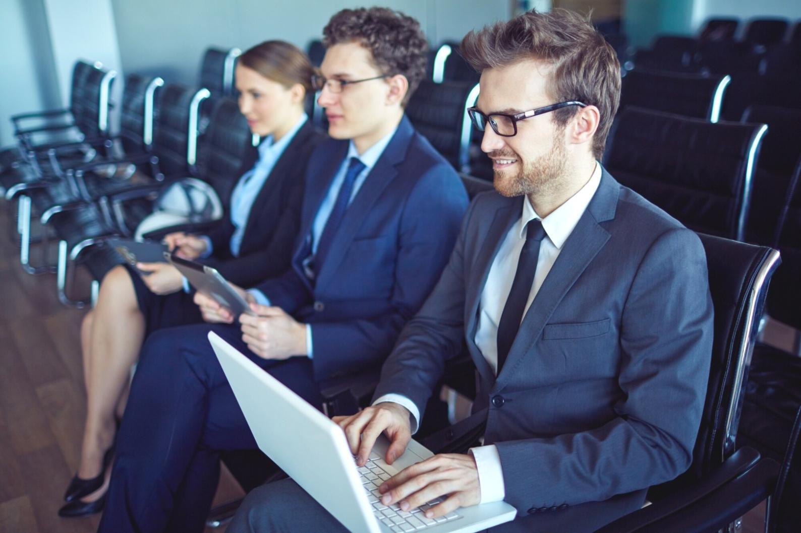 Interface de simulation cybersécurité bancaire sur écran